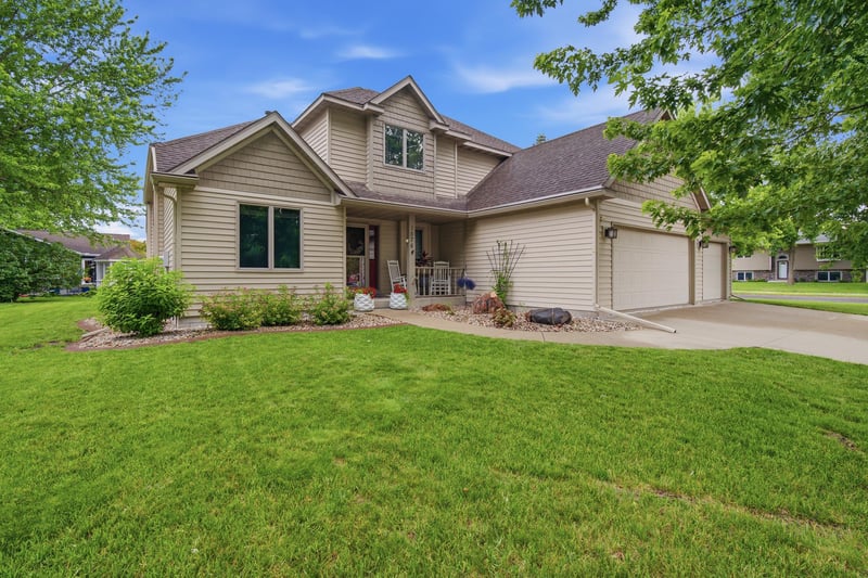 1576 La Mar Dr, Mankato, MN 56003