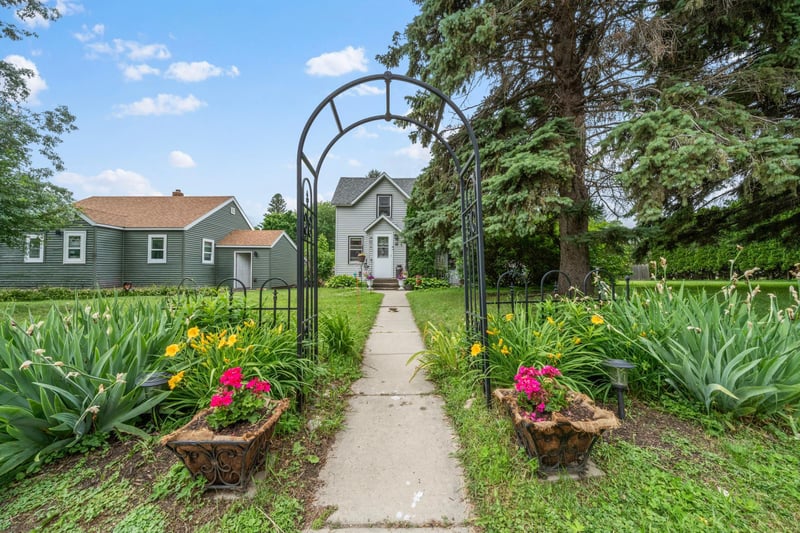 14 1st Ave NW, Elbow Lake, MN 56531