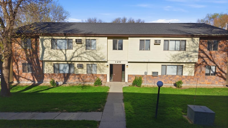 120 E 13th St, Blue Earth, MN 56013