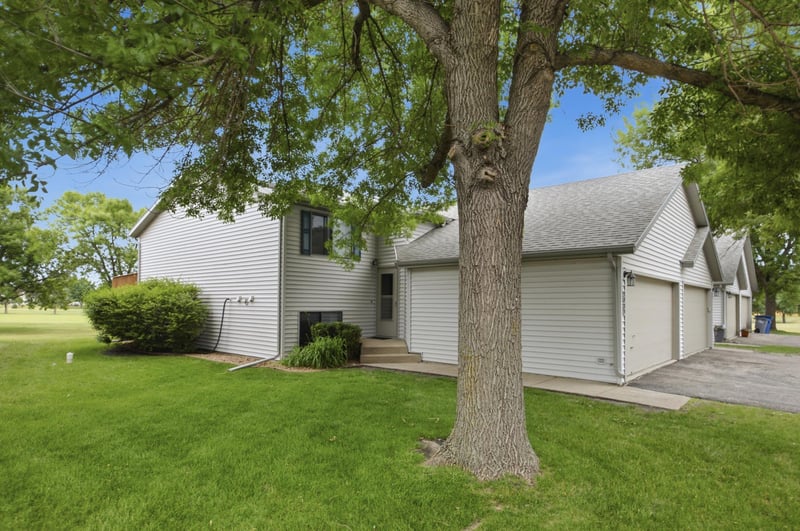 2830 32nd St S, Moorhead, MN 56560