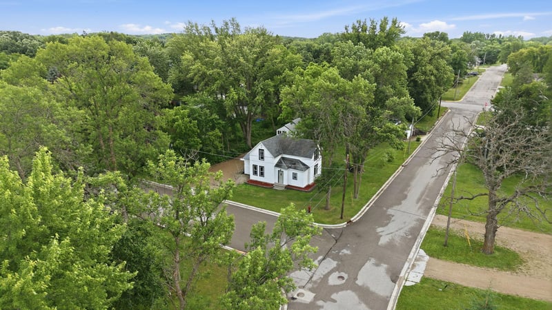 100 3rd Ave SE, New London, MN 56273