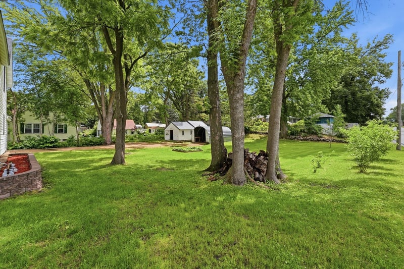 100 3rd Ave SE, New London, MN 56273