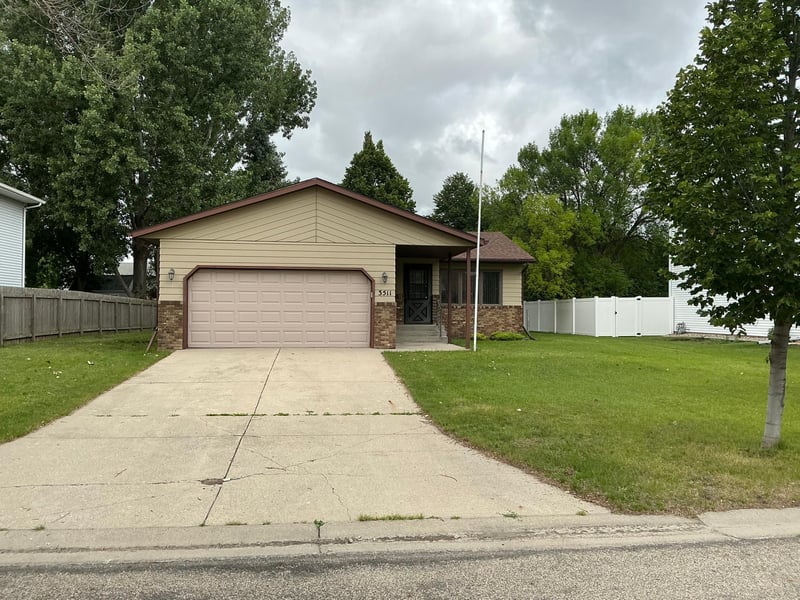 3511 13th St S, Moorhead, MN 56560