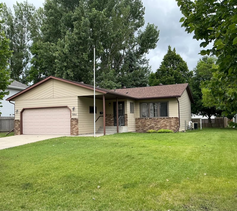 3511 13th St S, Moorhead, MN 56560