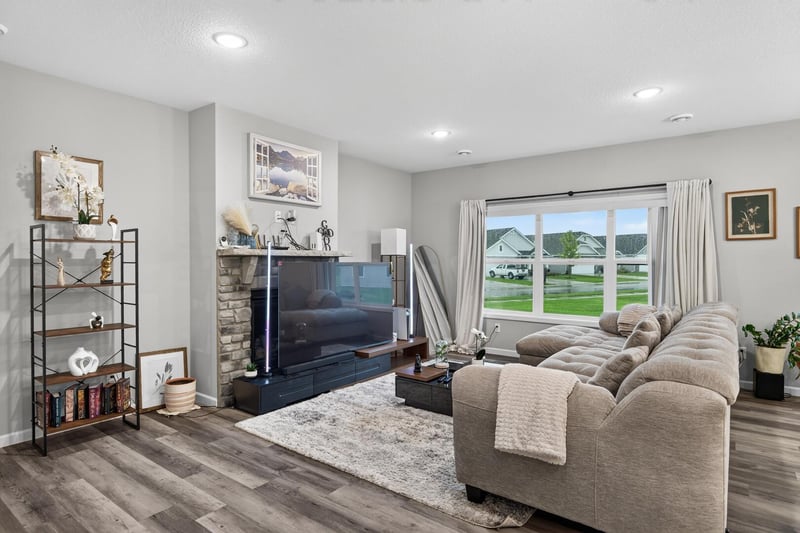 8826 152nd Ln NW, Ramsey, MN 55303