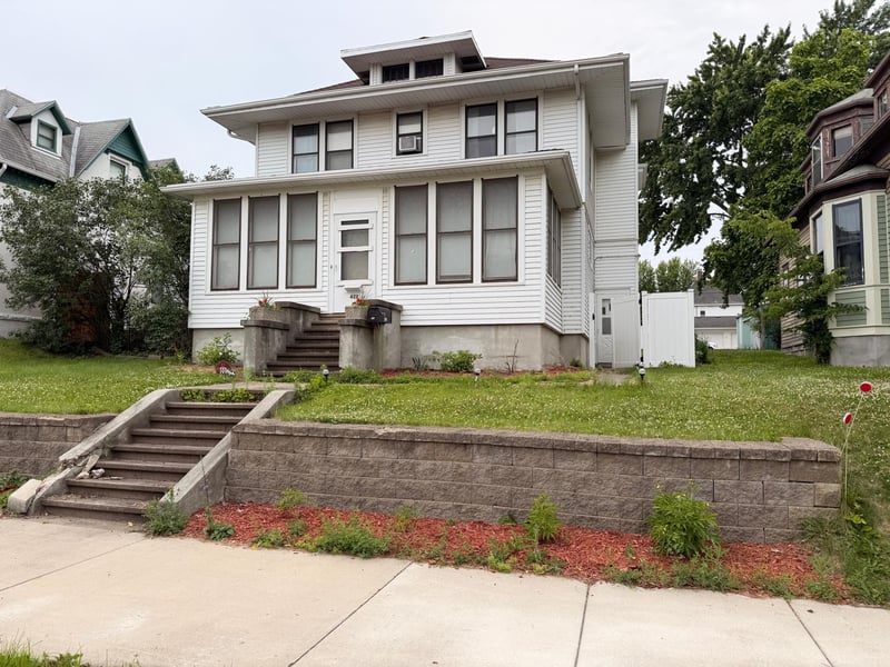 422 S Broadway St, New Ulm, MN 56073