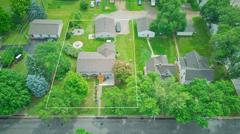 621 2nd St S, Winsted, MN 55395