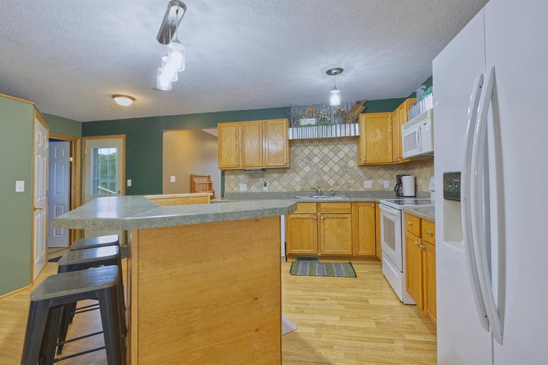 621 2nd St S, Winsted, MN 55395