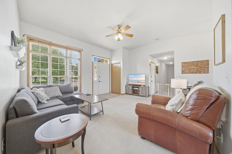 1051 Prairie Ridge Ln, Lester Prairie, MN 55354