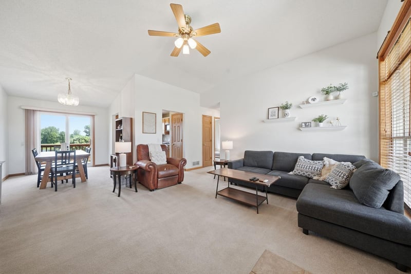1051 Prairie Ridge Ln, Lester Prairie, MN 55354