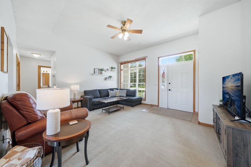 1051 Prairie Ridge Ln, Lester Prairie, MN 55354