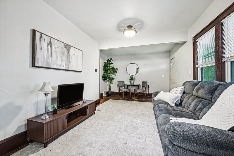 956 Juno Ave, Saint Paul, MN 55102