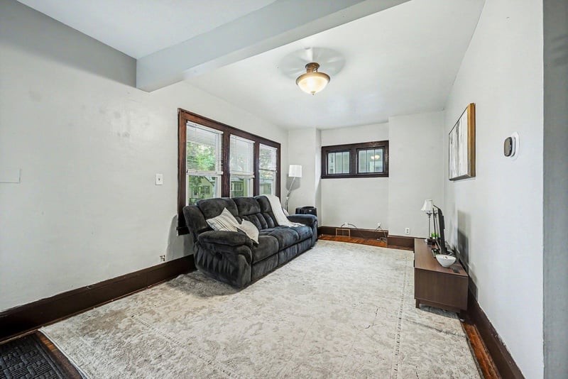 956 Juno Ave, Saint Paul, MN 55102