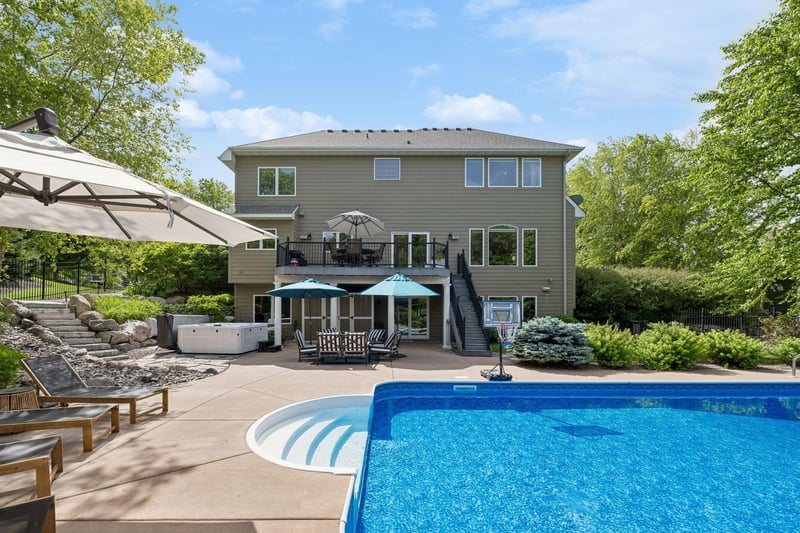 3049 Fairway Dr, Chaska, MN 55318