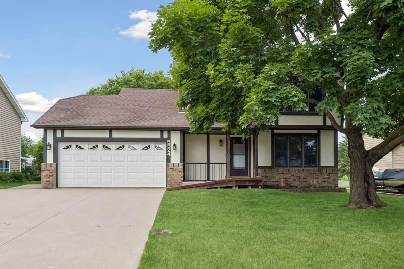 5524 W 137th St, Savage, MN 55378