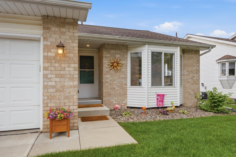 14118 Essex Ln, Apple Valley, MN 55124
