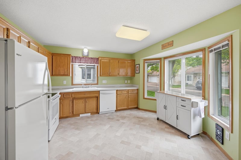 14118 Essex Ln, Apple Valley, MN 55124