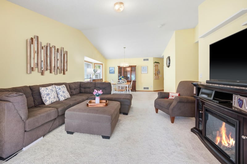 14118 Essex Ln, Apple Valley, MN 55124