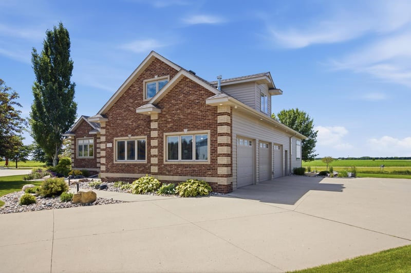 4847 2nd St SW, Moorhead, MN 56560