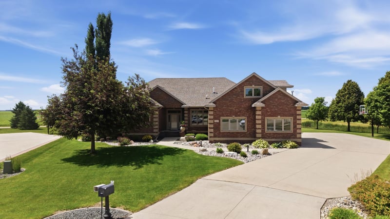 4847 2nd St SW, Moorhead, MN 56560