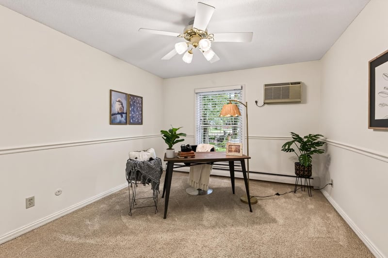 2800 Hamline Ave N #102, Roseville, MN 55113