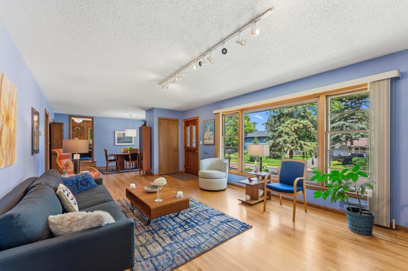100 Turnpike Rd, Golden Valley, MN 55416