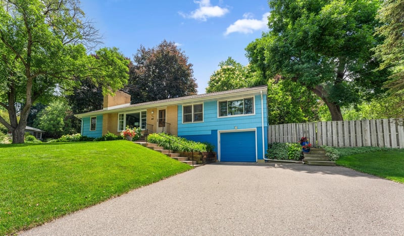 100 Turnpike Rd, Golden Valley, MN 55416