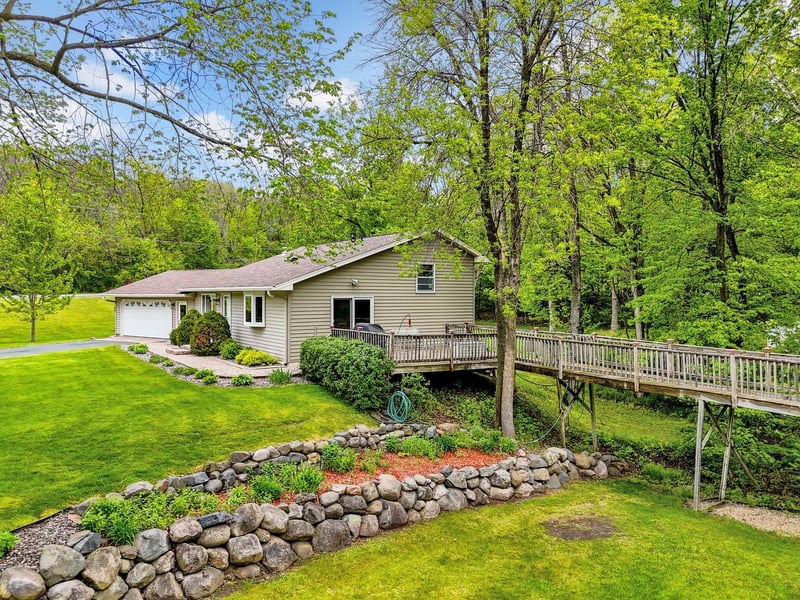 979 First St, Taylors Falls, MN 55084