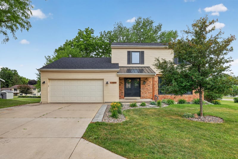 509 3rd St NW, Dodge Center, MN 55927