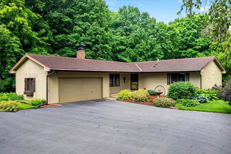 1296 Blue Heron Trl, Shakopee, MN 55379