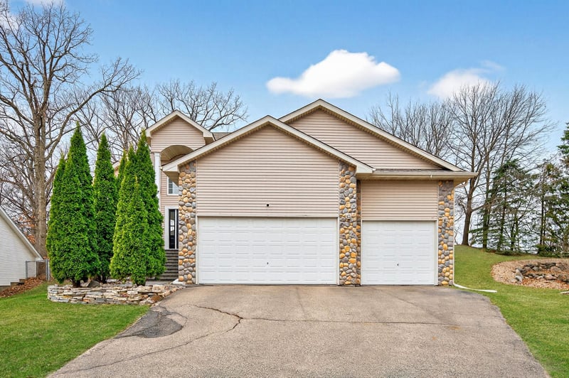 13316 Commonwealth Dr, Burnsville, MN 55337