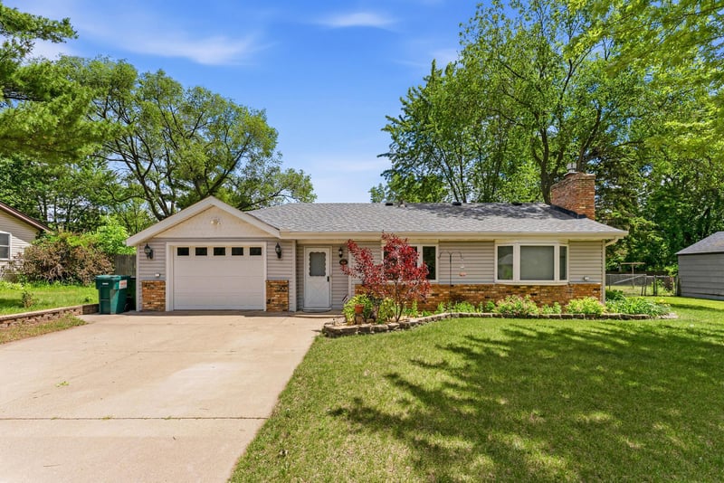 11013 6th St NE, Blaine, MN 55434
