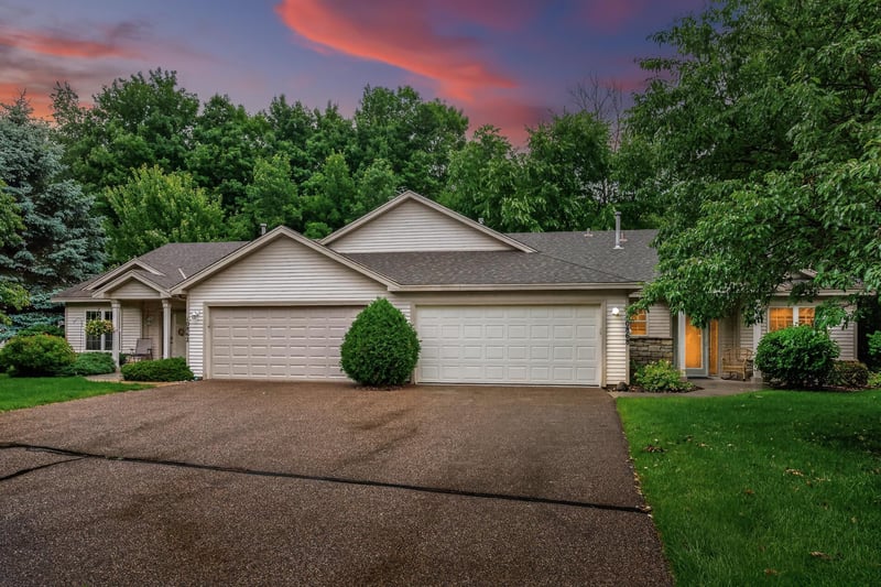 10868 Woodland Dr, Chisago City, MN 55013