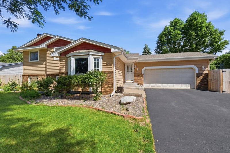 1725 129th Ln NW, Coon Rapids, MN 55448