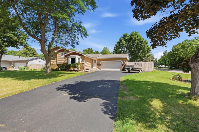 1725 129th Ln NW, Coon Rapids, MN 55448