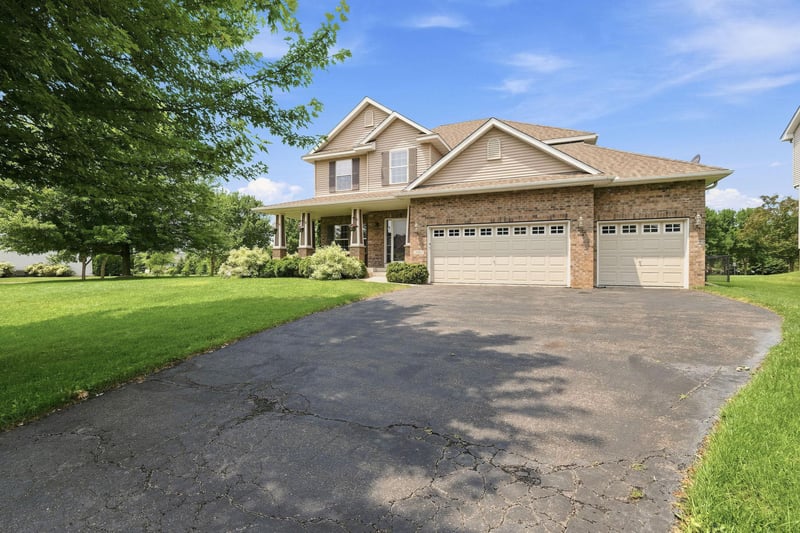 3985 Games Dr, Minnetrista, MN 55375