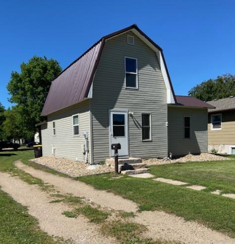872 12th St, Windom, MN 56101