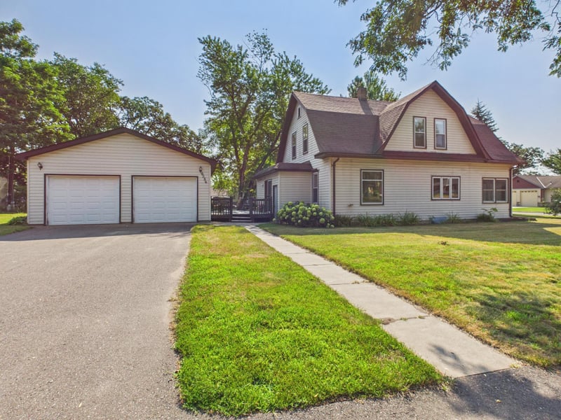 6556 Oak St, North Branch, MN 55056