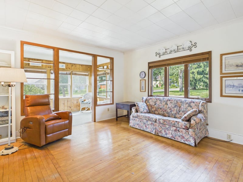 6556 Oak St, North Branch, MN 55056