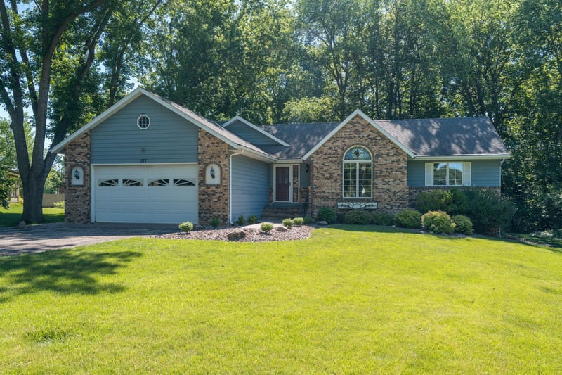 377 Carol Ct, Mankato, MN 56003