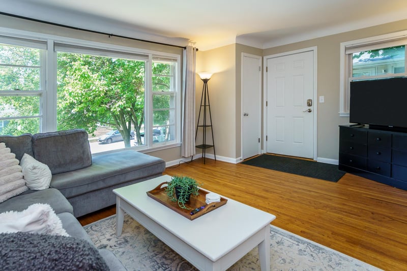 11 16th Ave N, Hopkins, MN 55343