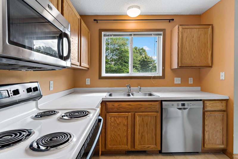 7772 Arboretum Village Cir, Chanhassen, MN 55317