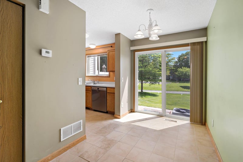 7772 Arboretum Village Cir, Chanhassen, MN 55317