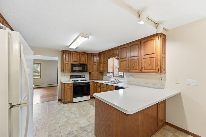 309 5th Ave SE, Melrose, MN 56352