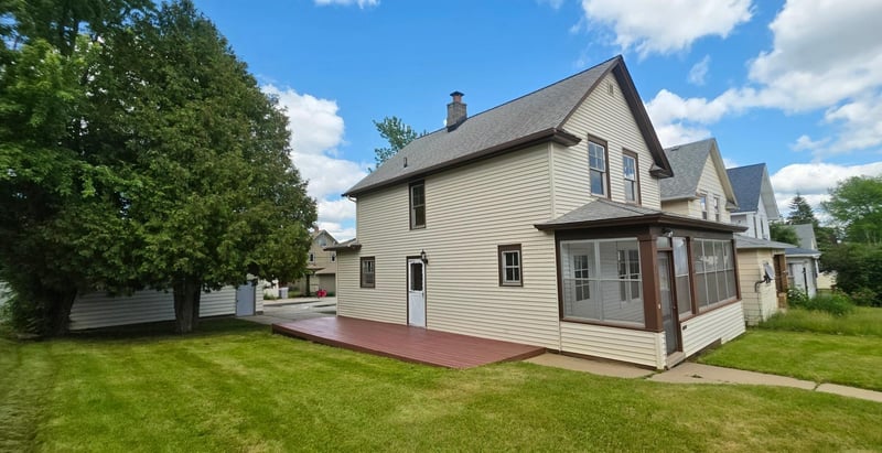 406 4th St NW, Chisholm, MN 55719
