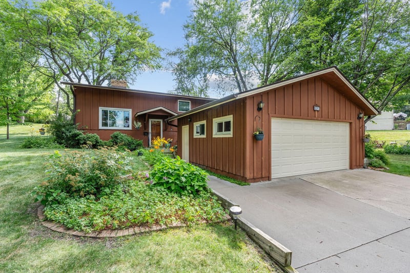 6041 Sumter Pl N, New Hope, MN 55428