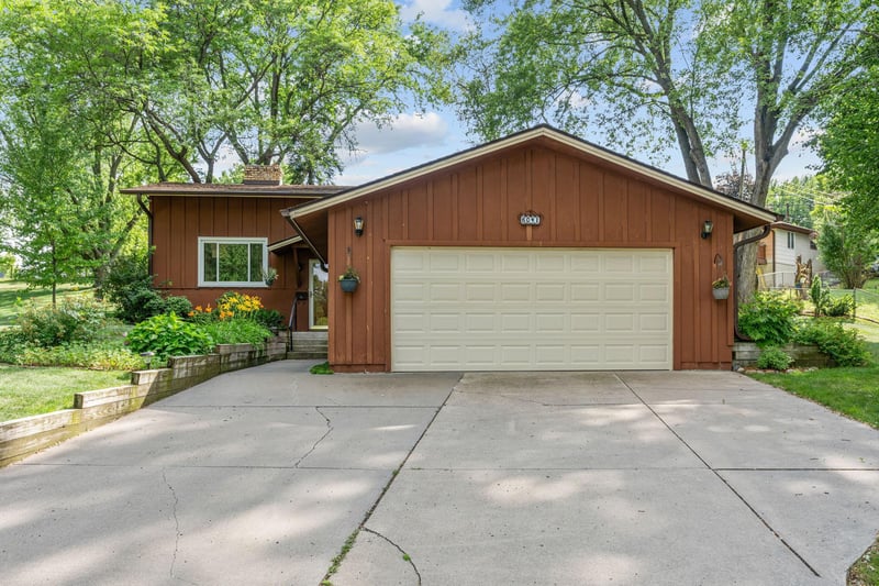 6041 Sumter Pl N, New Hope, MN 55428