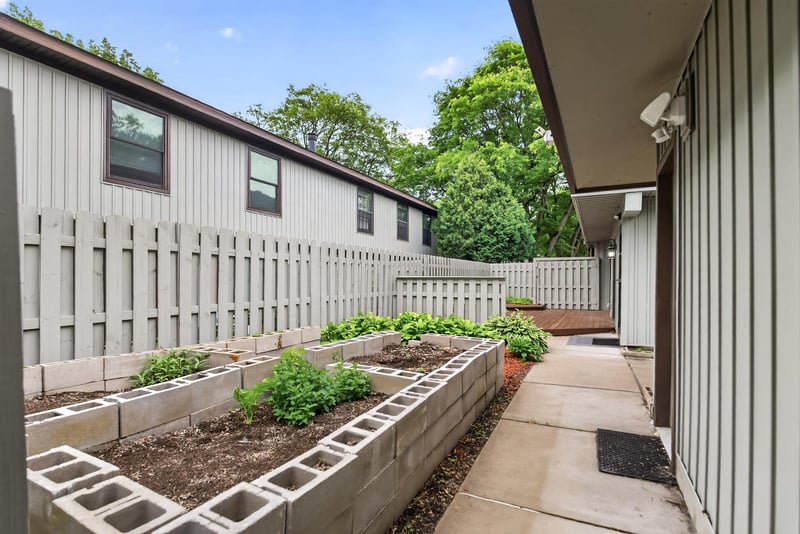 2502 Unity Ave N, Golden Valley, MN 55422