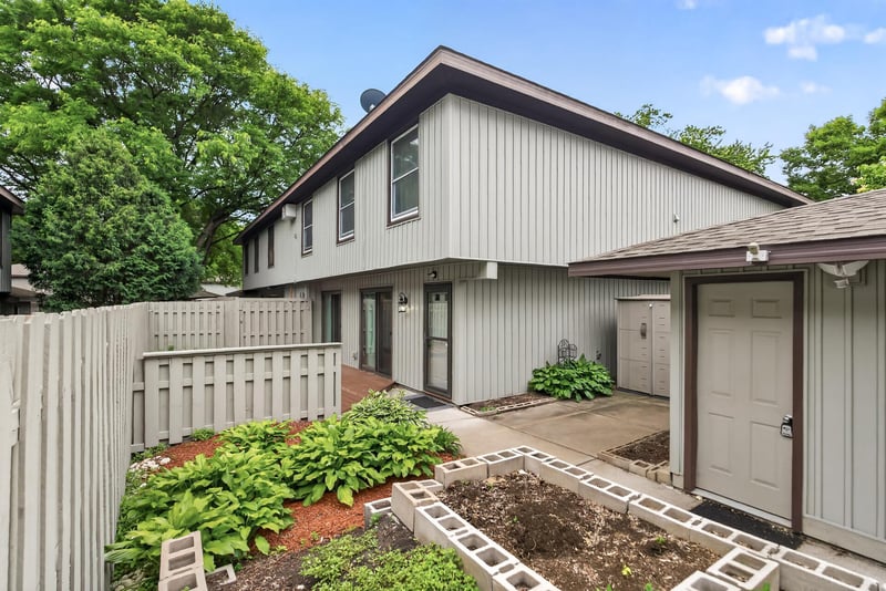 2502 Unity Ave N, Golden Valley, MN 55422