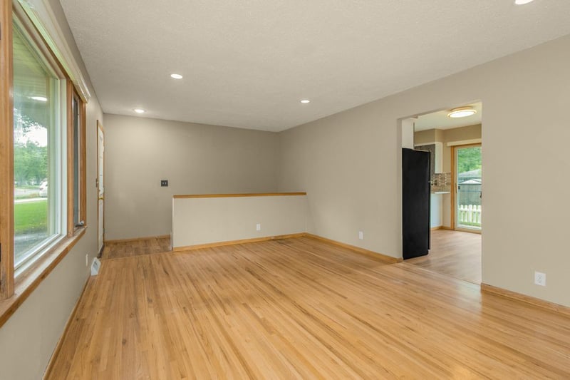 5901 6th St NE, Fridley, MN 55432